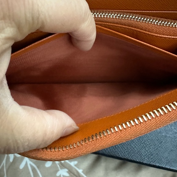 Prada orange long wallet with minor scuffs and tearing inside, in good condtion - Picture 4 of 11